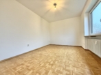 Kinder-/Arbeitszimmer - Ruhig gelegene 3-Zimmer-Wohnung mit Terrasse, Garten und Garage