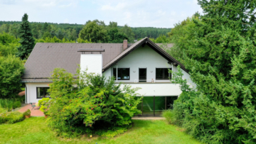 Repräsentative Villa in grüner Lage von Schwandorf, 92421 Schwandorf, Villa