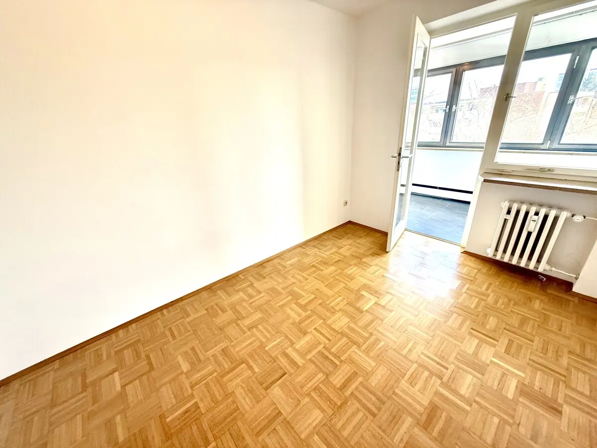 Ihr Kinder - oder Arbeitszimmer gen Loggia