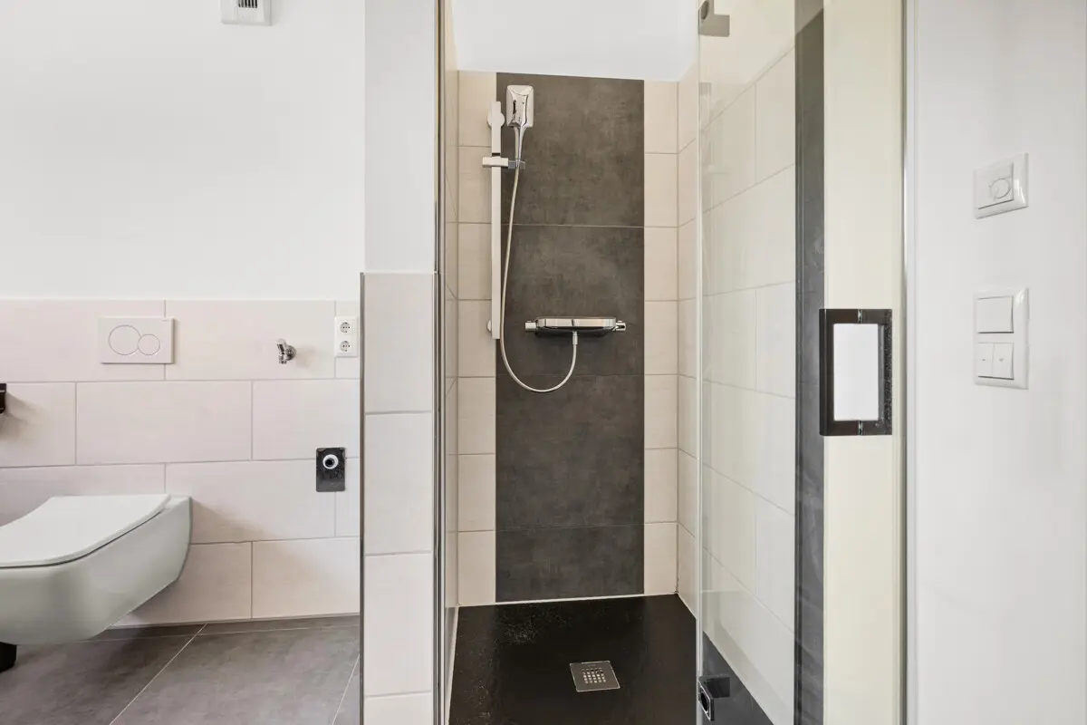 Dusche & Waschmaschinenanschluss