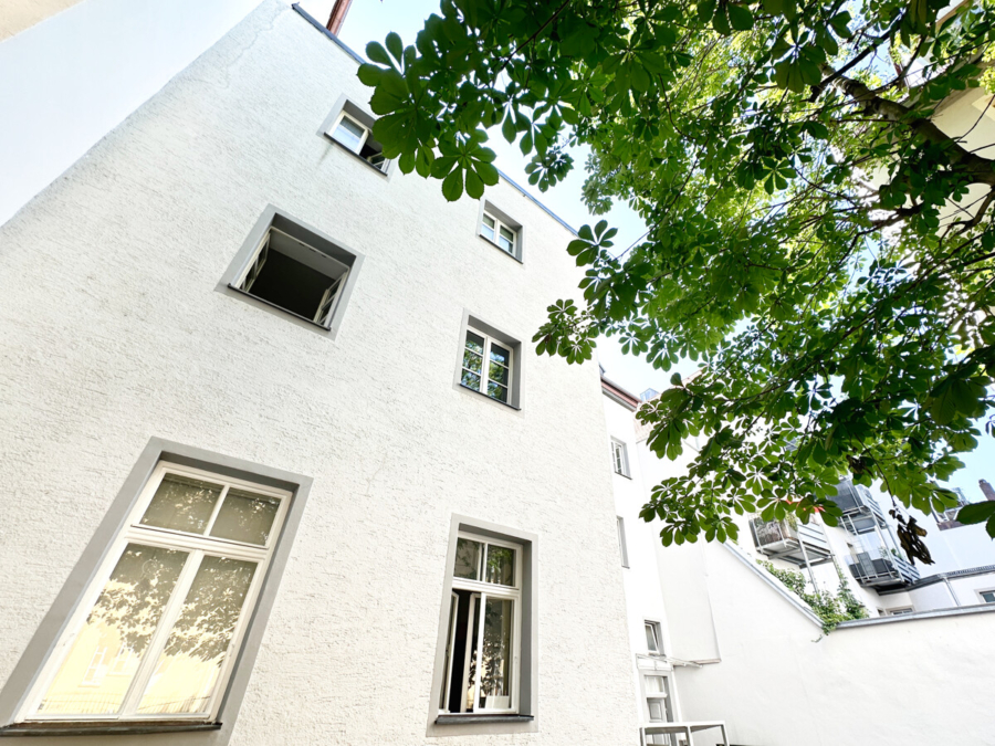 Vom Innenhof her