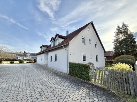 3‑Zimmer‑Dachgeschosswohnung mit viel Tageslicht – Thalmassing - Foto 2