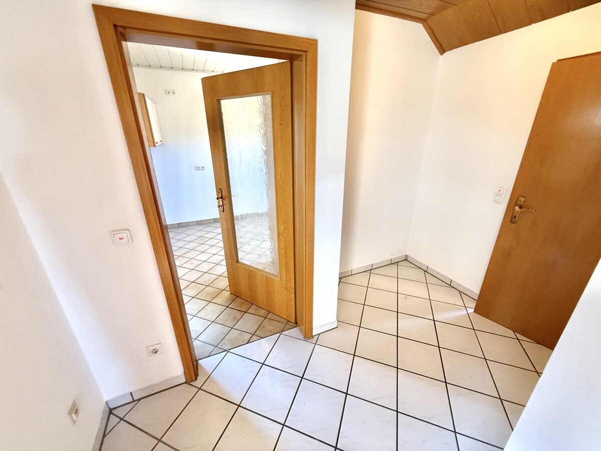 In Ihrer Diele - gen Küche & WC