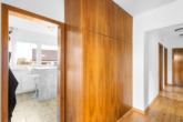Flur - Selbstbezug trifft Stadtoase – modernisiertes ZFH mit Balkon, PV-Anlage und Gartenidylle in Top-Lage