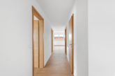 Flur - Modernes Wohnen: 3-Zimmer-Wohnung in Geiselhöring mit erstklassiger Ausstattung!