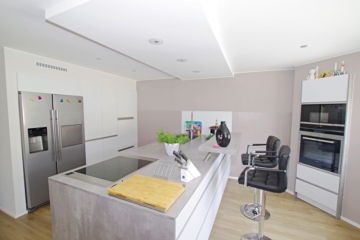 Charmantes Zweifamilienhaus mit viel Platz und Traumgarten, 93176 Beratzhausen, Zweifamilienhaus