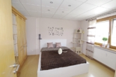 Bild - Charmantes Zweifamilienhaus mit viel Platz und Traumgarten