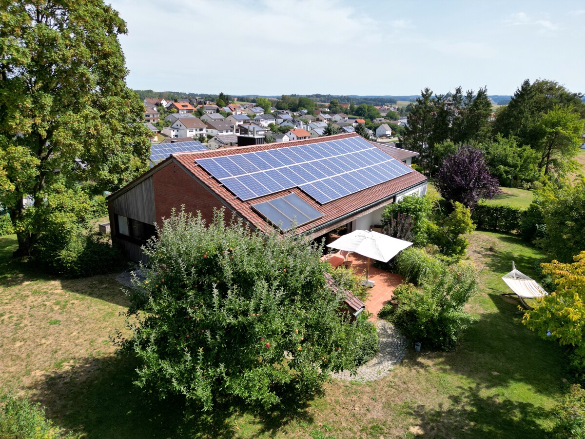 Vogelperspektive mit Photovoltaik
