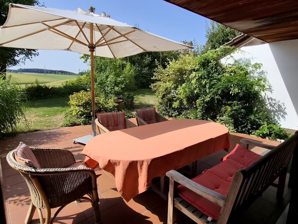 Terrasse mit Blick ins Grüne