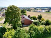 Großes eingewachsenes Grundstück