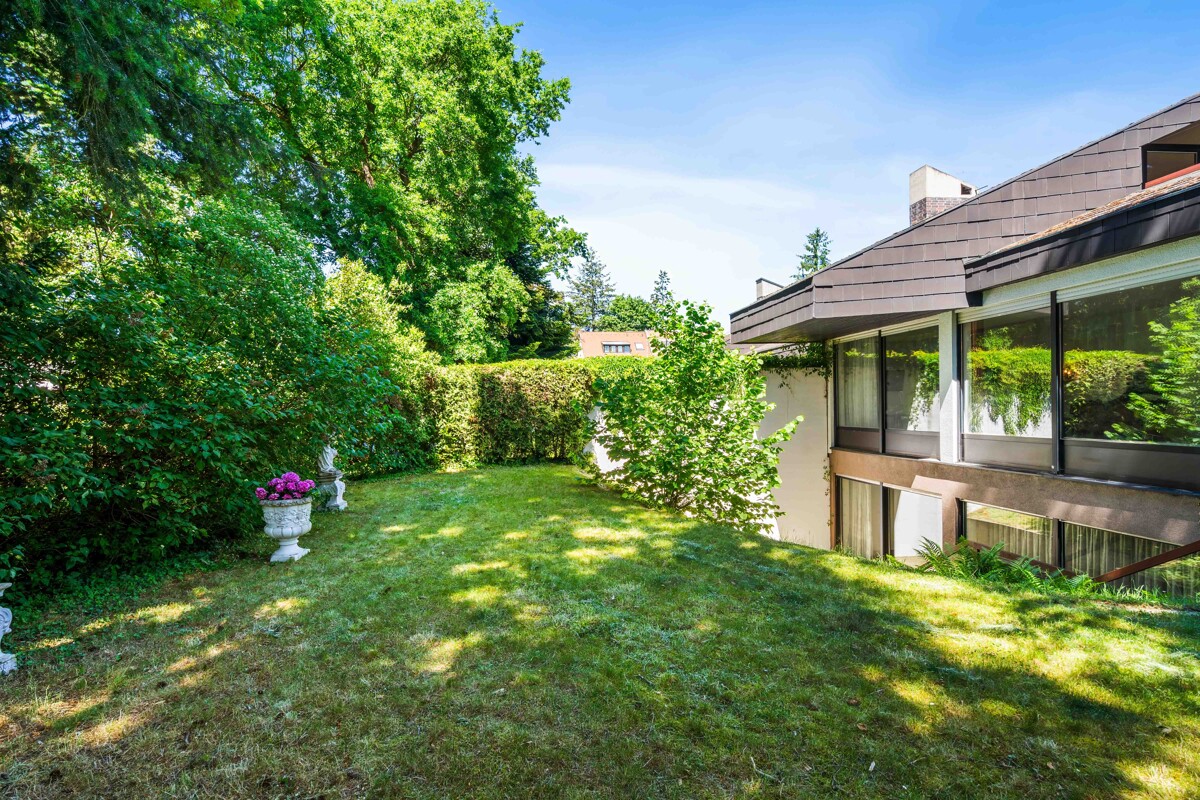 Eingewachsener, ruhiger Garten