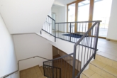 Treppenhaus - Traumhaftes Zuhause! Zukunftsorientierte und barrierefreie 4-Zimmer-Traumwohnung mit Garten