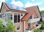 |Sonnenplatz! | Schönes Zweifamilienhaus mit Panoramablick und grüner Energie - *