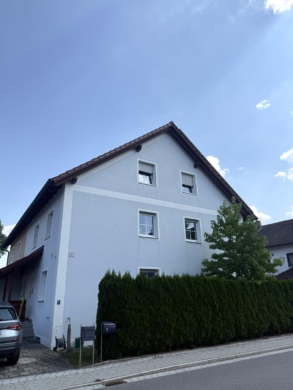 Geräumige DHH mit Garten, Terrasse und Doppelgarage, 93104 Sünching, Doppelhaushälfte