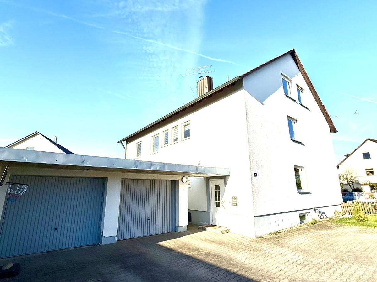 Ihr Dreifamilienhaus mit Garagen von Nord-Osten