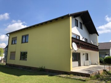 Zweifamilienhaus mit Potential und großem Grundstück!, 93095 Hagelstadt, Zweifamilienhaus