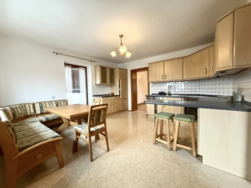 Gepflegte 3-Zimmer-Wohnung mit Balkon und Garage, 93104 Sünching, Etagenwohnung