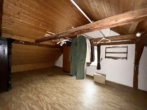 Dachgeschoss - Gepflegte 3-Zimmer-Wohnung mit Balkon und Garage
