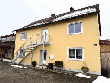 Gepflegte 3-Zimmer-Wohnung mit Balkon und Garage, 93104 Sünching, Etagenwohnung