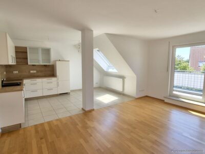 Sofort beziehbar: Neuwertige und lichtdurchflutete Dachgeschosswohnung, 93057 Regensburg, Dachgeschosswohnung