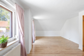 Wohnzimmer - Familienfreundliches Zuhause mit Wohlfühlgarten, Garage & Dachterrasse in guter Lage !