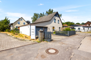 Familienfreundliches Zuhause mit Wohlfühlgarten, Garage & Dachterrasse in guter Lage !, 84085 Langquaid, Einfamilienhaus