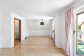 Wohnzimmer - Familienfreundliches Zuhause mit Wohlfühlgarten, Garage & Dachterrasse in guter Lage !