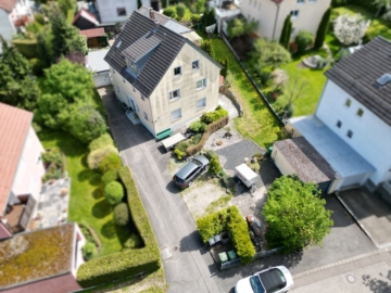 Einfamilienhaus und Haus mit 3 Wohneinheiten in 93051 Regensburg, 93051 Regensburg, Mehrfamilienhaus
