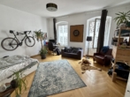 Wohnzimmer - Charmant & Großzügig! 2-Zimmer Wohnung im Herzen der Altstadt!