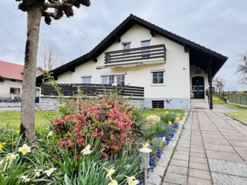 Heimeliges Wohnhaus mit großem Grundstück!, 94327 Bogen, Einfamilienhaus