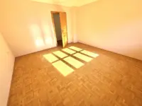 In Ihrem Schlafzimmer gen Diele
