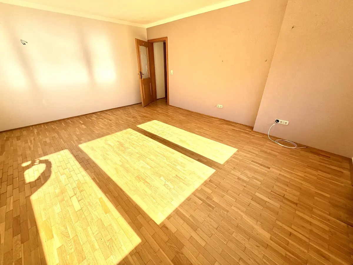 In Ihrem Wohnzimmer gen Diele