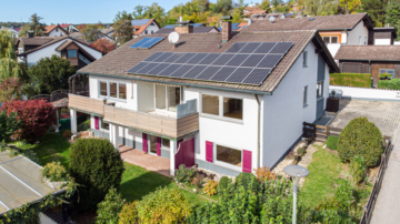 Starke Preisreduzierung! Großzügiges Einfamilienhaus mit Einliegerwohnung., 93173 Wenzenbach, Einfamilienhaus