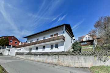 Familiengerechtes Einfamilienhaus mit Einliegerwohnung!, 92507 Nabburg, Einfamilienhaus