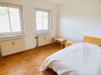 Schlafen - Zweieinhalb Zimmer! Zwei Terrassen! Zwei Gärten! Ihre Erdgeschosswohnung in Neuprüll in Regensburg!