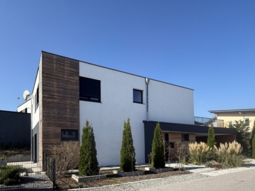 „Modernes Wohnen auf höchstem Niveau – Ihr neues Zuhause mit Wellnessflair“, 94363 Oberschneiding, Einfamilienhaus