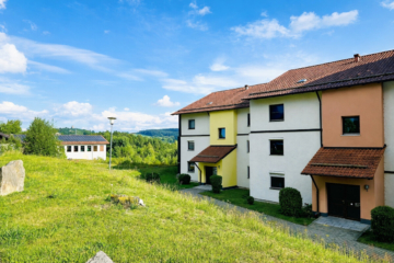 Zwei Wohnungen – ein Kauf: Flexibles Wohnkonzept mit Weitblick., 94209 Regen, Etagenwohnung