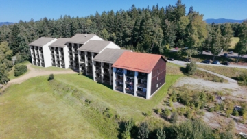 Zwei Wohnungen – ein Kauf: Flexibles Wohnkonzept mit Weitblick., 94209 Regen, Etagenwohnung