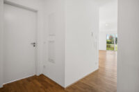 Blick in Wohnzimmer aus dem Flur