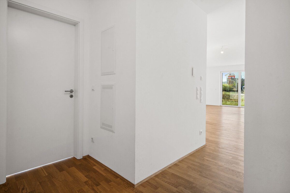 Blick in Wohnzimmer aus dem Flur