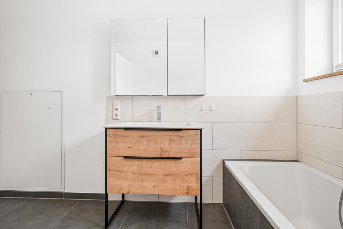 Waschbecken & Badewanne