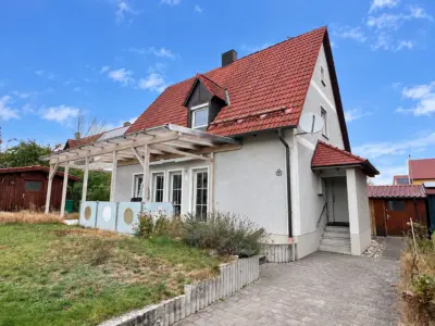 Gemütliches Einfamilienhaus mit schönem Garten und überdachter Terrasse, 93128 Regenstauf, Einfamilienhaus