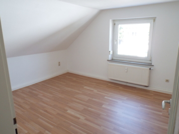 Helle 3 Zimmer Dachgeschoss-Wohnung, 93138 Lappersdorf, Etagenwohnung