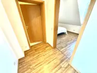 In Ihrer Diele gen Schlafzimmer & Badezimmer
