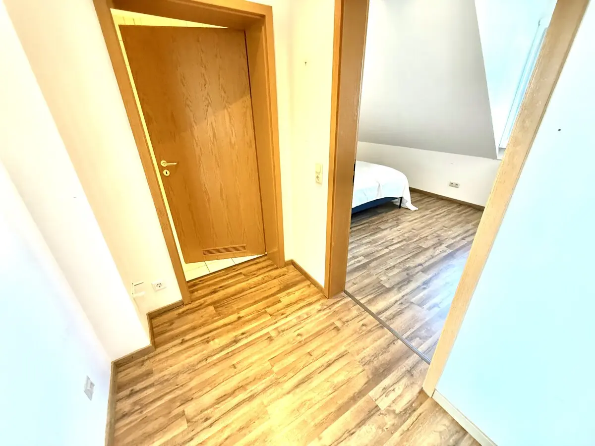 In Ihrer Diele gen Schlafzimmer & Badezimmer