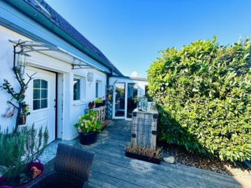 Liebevolles Einfamilienhaus in ruhiger Ortsrandlage, 94447 Plattling, Einfamilienhaus