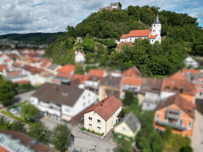 Der Burg zu Füßen: EFH mit Potential in zentraler Lage!, 93093 Donaustauf, Einfamilienhaus
