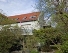 Straßenansicht Süd-West - Gartenfreunde aufgepasst: Zwei-Zimmer-Wohnung mit extra großem Garten!