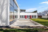 Villa Regensburger Westen-2 - Besser als eine Penthouse Wohnung! Große Dachterrasse, schöner Garten, hohe Räume und 5x TG-Plätze!