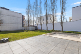 Villa Regensburger Westen-5 - Besser als eine Penthouse Wohnung! Große Dachterrasse, schöner Garten, hohe Räume und 5x TG-Plätze!